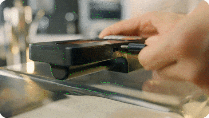 how-do-charge-the-kayuso-fast-thaw-tray-2